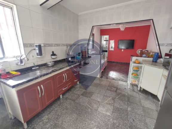 Imagem Casa à venda em Guarulhos, Vila Carmela II: 3 quartos, 2 salas, 2 banheiros, 4 vagas de garagem. Imperdível!