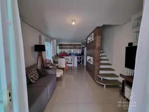 Imagem Casa Geminada no bairro Ingleses do Rio Vermelho com 3 dormitórios