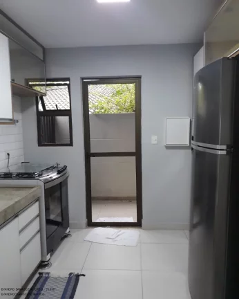 Imagem Casa de Alto Padrão em Condomínio à Venda em Camaçari-BA - 3 quartos, 1 suíte, 2 salas, 1 banheiro, 4 vagas, 130,00 m².