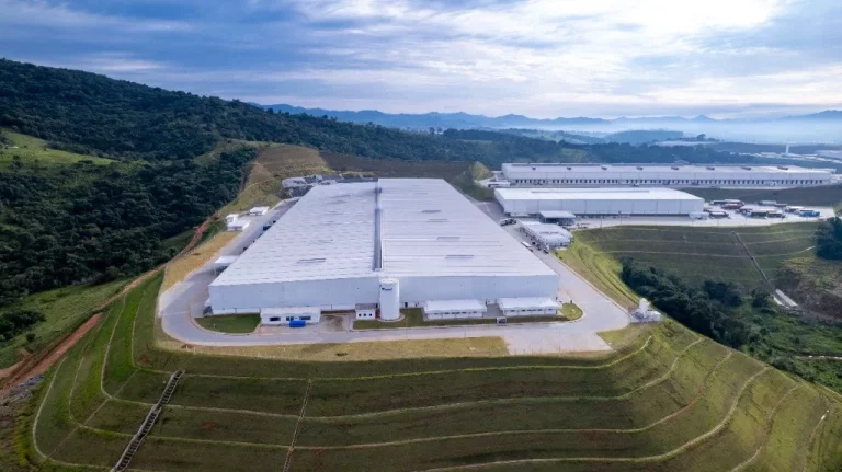 Imagem Galpão logístico Comercial para Locação em Extrema-MG: Centro, 12 Vagas, 2.929,21 m² de Área.