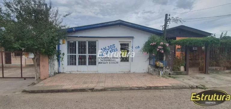 Casa comercial com 4 quartos e um ambiente para construir o seu negócio
