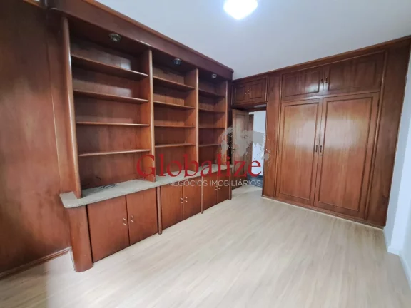 Imagem Apartamento à venda com 109m², 3 quartos, 2 banheiros, elevador, 1 quadra da praia por R$590.000,00 no Boqueirão em Santos