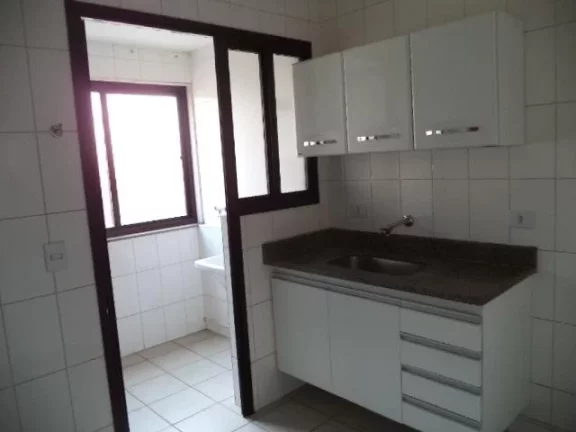 Apartamento - Área Útil: 70,79 m² - Localizado no centro da cidade, 01 quadra da rodoviária inte...