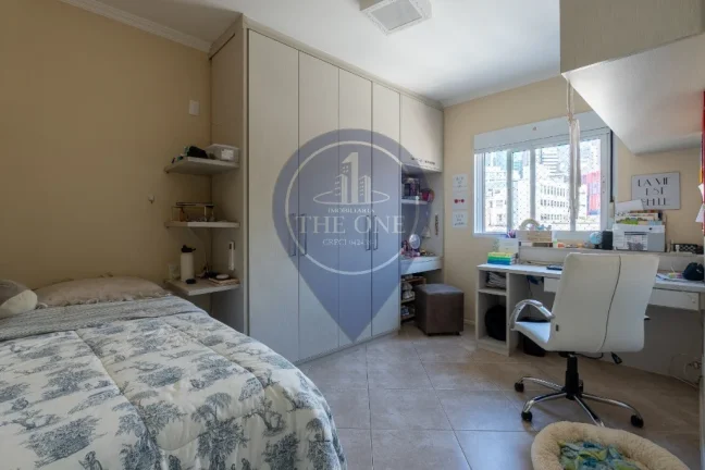 Imagem Apartamento à venda na Aclimação, São Paulo-SP: 3 quartos, 1 suíte, 2 salas, 2 banheiros, 1 vaga de garagem, 83m². Venha conferir!