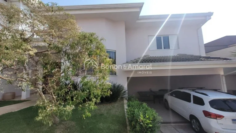 Imagem Casa à venda em condomínio fechado em Valinhos, com três suítes, salas de estar e jantar integra...