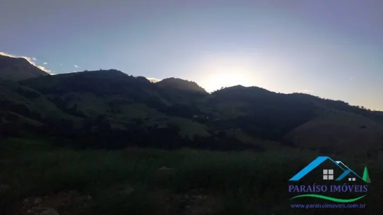 Imagem Seu Novo Lar em Paraisópolis: Lotes com Financiamento e Vista Panorâmica!