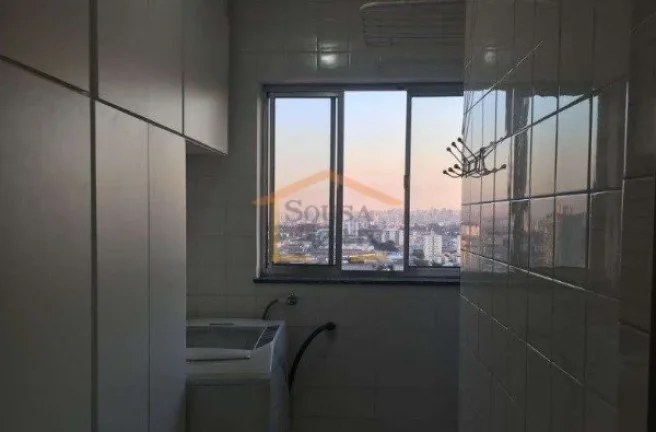 Imagem Cobertura duplex, 140m², possui 3 dormitórios, sendo 1 suíte, todos com pisos de madeira, proporc...