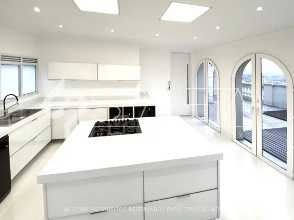 Imagem Cobertura neoclássica com vista permanente e o privilégio do sol da manhã à venda no Residencial Campo Elísios