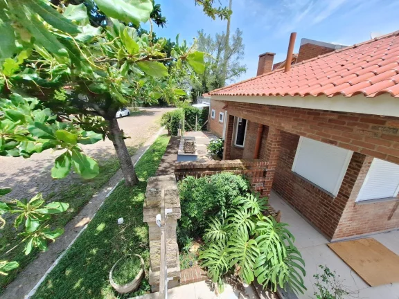 Imagem Casa à venda em Torres, Centenário, com 3 quartos, 126,05m²
