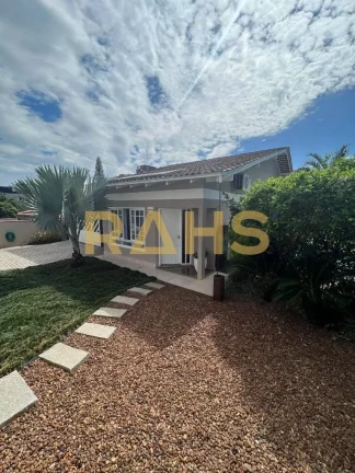 Casa alto padrão no bairro Santo Antônio com piscina, 3 dormitórios sendo 1 suíte. Excelente cas...
