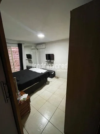 Imagem Casa à Venda na Zona Norte de Londrina com Piscina, 2 Quartos, Escritório e Excelente Localização Próxima à Av. Saul Elkind