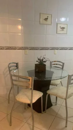 Imagem Apartamento Quadra mar 1 Suíte mais 2 Dormitórios e 2 Vagas na Garagem.