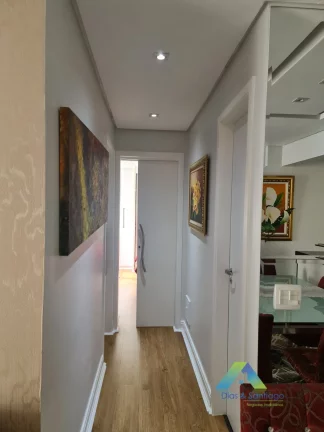 Imagem Apartamento recém reformado com 67m², 2 dormitórios, 1 suíte, 2 vagas de garagem coberta em localização privilegiada em área nobre a 500mts da Estação Metrô Chácara Klabin.