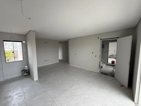 Imagem Apartamento de dois dormitórios, sendo uma suíte, sacada com churrasqueira e uma vaga de garagem no bairro de Gravatá, em Navegantes - Adriano Carpes imóveis vende