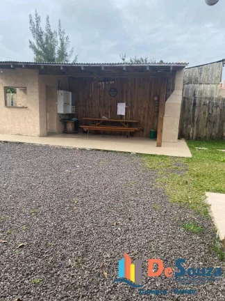 Imagem Imóvel com Piscina Poucos Metros do Mar