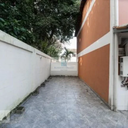 Imagem Casa em Condomínio à Venda em Vargem Pequena, Rio de Janeiro-RJ: 3 Quartos, 1 Suíte, 1 Sala, 2 Vagas de Garagem, 77m²