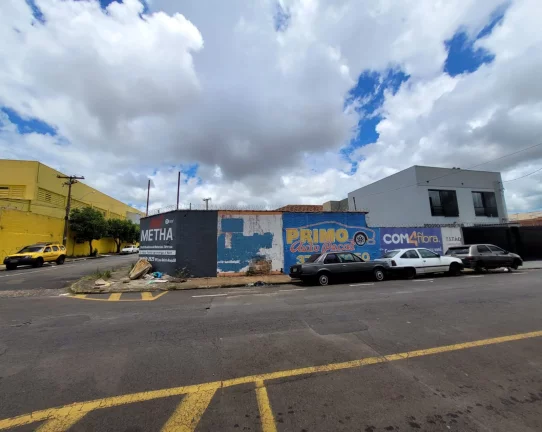 Imagem Ótima área para construção residencial ou comercial de esquina.