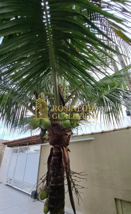 Imagem Casa Elegante com 4 Dormitórios a 700 metros da praia de Massaguaçu.