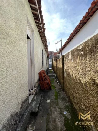 Imagem Casa com 6 dormitórios à venda, 250 m² por R$ 550.000,00 - Monte Castelo - Fortaleza/CE