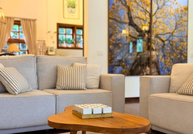 Imagem Casa de serra com lareira e jardim na Vila Inglesa | 4 dormitórios | terreno de 927 m²