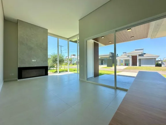 Imagem Casa 4 Dormitórios - Bairro Capão Novo