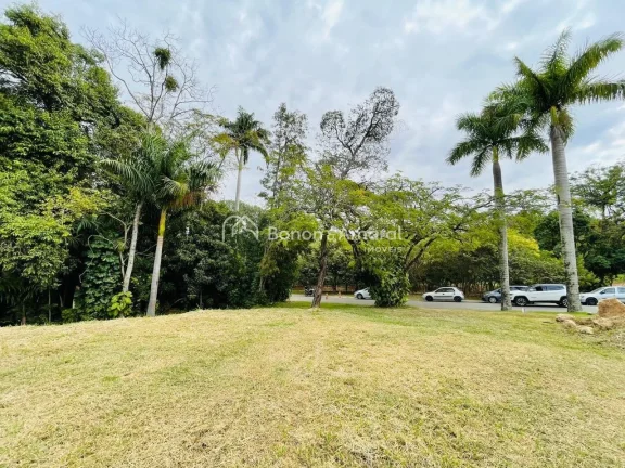Imagem Excelente oportunidade! Terreno de 889 m², praticamente plano, com um leve declive nos fundos e uma...