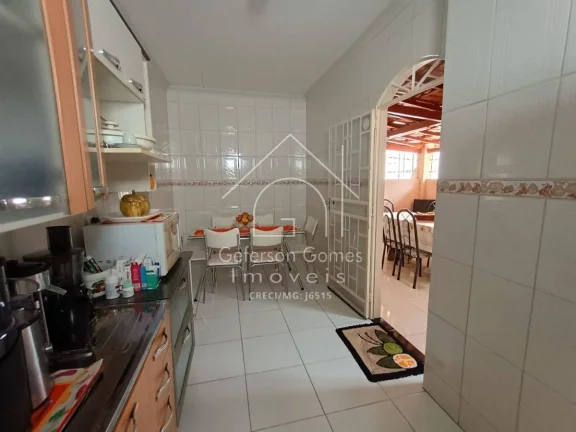 Imagem Casa à venda - Com 5 Quartos - Centro - Mantena - MG