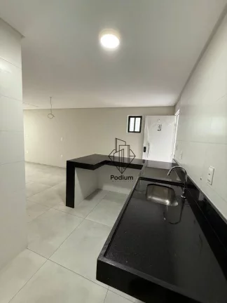 Imagem Apartamento térreo com área privativa em U nas proximidades de restaurantes, padarias e supermercados. - AP2778