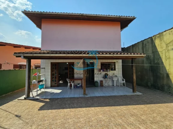 Imagem Casa assobradada com 215 m² de área construída a venda na região central de Ubatuba.