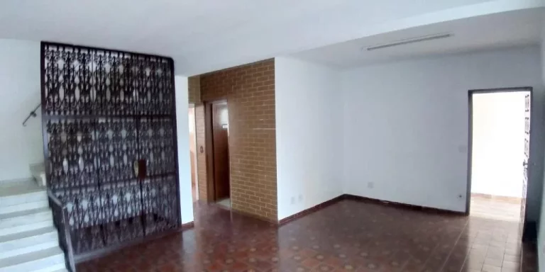 Imagem Sobrado com 4 dormitórios à venda, 212 m² por R$ 1.100.000,00 - Centro - Suzano/SP