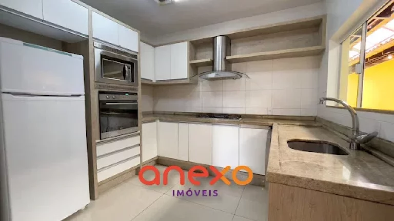 Imagem Casa a venda em Blumenau no bairro Vila Nova com 5 dormitórios.