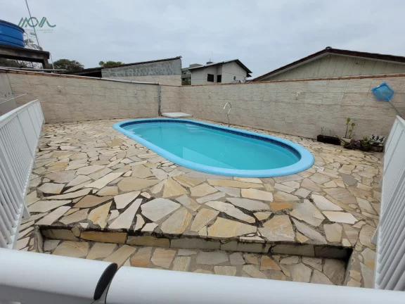 Imagem Casa com Piscina no centro de Itapoá
