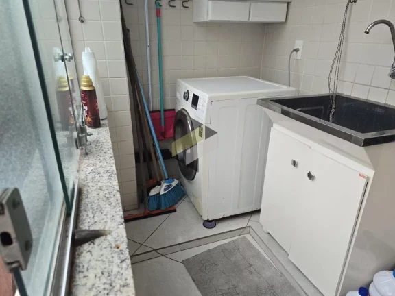 Imagem Sobrado Geminado para Venda em Santos, Embaré, 3 dormitórios, 1 suíte, 4 banheiros, 3 vagas