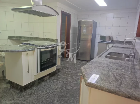 Imagem Casa com Piscina em Condomínio - VENDA / LOCAÇÃO