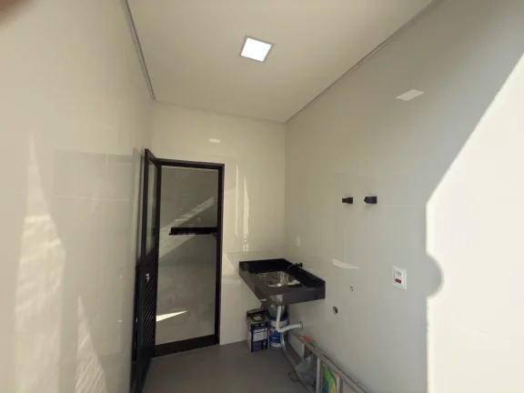 Imagem Casa a venda com 3 suítes, 4 vagas e piscina deslumbrante.