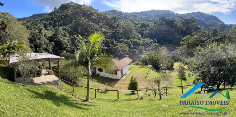 Imagem Seu Refúgio na Serra: Chácara com Vinhedo, Pomar e Casas Equipadas!