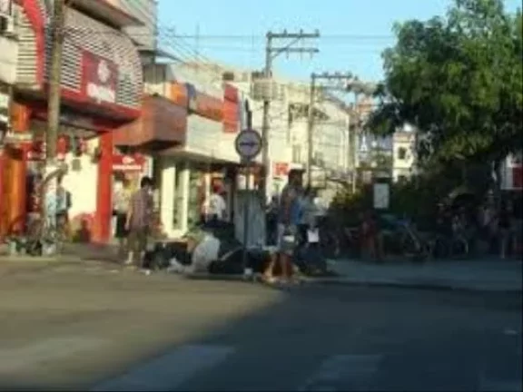 Imagem Apto à venda em Ubatuba-SP, Centro: 2 quartos, 1 suíte, 1 sala, 2 banheiros, 1 vaga de garagem, 81,00 m² de área.