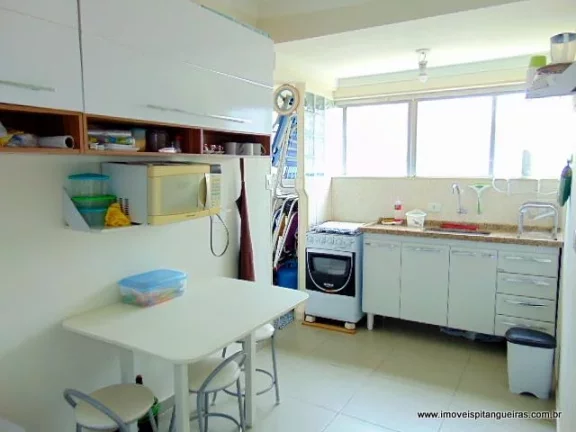 Imagem Tombo - Uma quadra do mar - Totalmente reformado - Garagem demarcada.