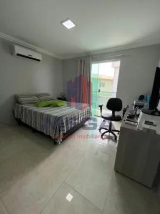 Imagem Casa Triplex com 04 quartos em condomínio fechado - Bairro Interlagos. OPORTUNIDADE!