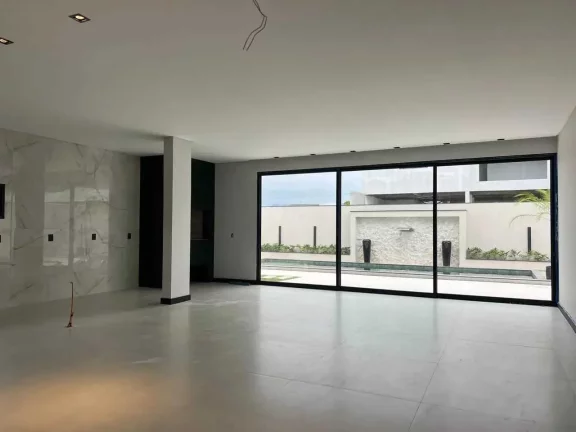 Imagem Casa nova no Condomínio Caledônia com 5 suítes e 4 vagas de garagem em Camboriú-SC
