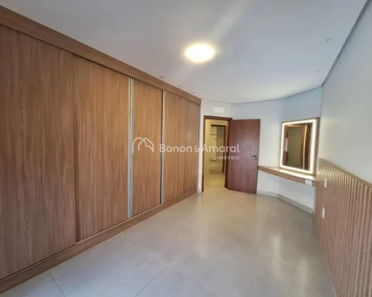 Imagem Encontre a casa dos seus sonhos no renomado Condomínio em Valinhos. Esta residência térrea, recé...