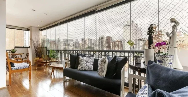 Imagem Apartamento de luxo para locação na Vila Nova Conceição, São Paulo-SP: 4 quartos, 3 suítes, 3 salas, 4 banheiros, 4 vagas, 180m².