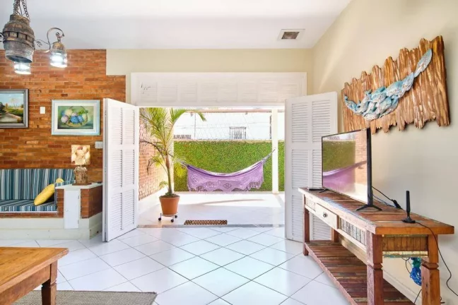 Imagem Casa ampla a venda no Centro de Ubatuba-SP