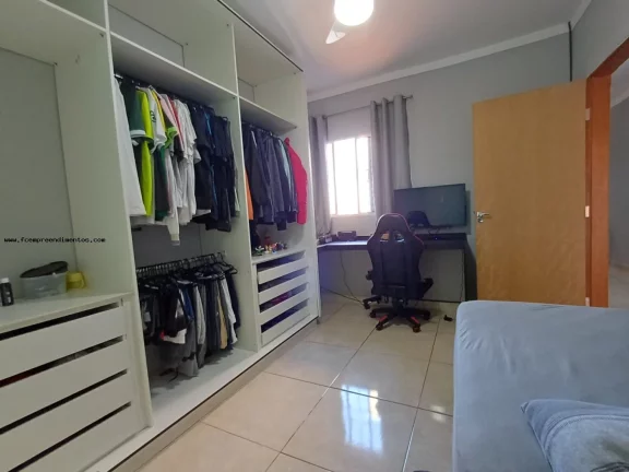 Imagem Sobrado para Venda em Piracicaba, ÁGUA BRANCA, 4 dormitórios, 1 suíte, 2 banheiros, 2 vagas