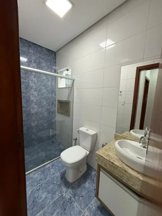 Imagem Casa à venda em Vitória da Conquista-BA, no bairro Felícia: 3 quartos, 1 suíte, 1 sala, 2 banheiros, 4 vagas de garagem, 123m².