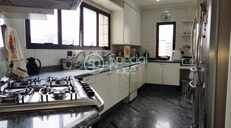 Imagem Cobertura com vista definitiva para a Z1 zona residencial de Moema. No piso superior, possui lazer c...