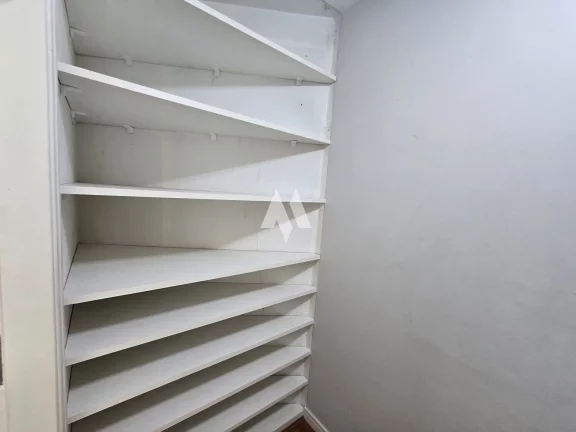 Imagem Apartamento para locação com 3 dormitórios, 1 suíte, a uma quadra da praia, 1 vaga demarcada