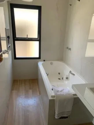 Imagem Casa em Condomínio à Venda em Ibi Aram, Itupeva-SP: 3 Quartos, 1 Suíte, 2 Salas, 2 Vagas de Garagem, 195m² de Área.