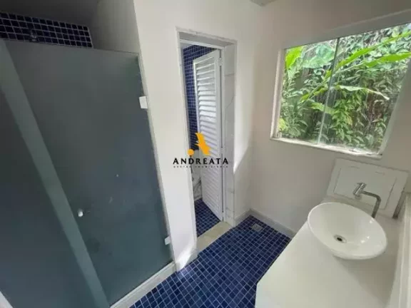 Imagem Novo Leblon - Casa localizada na melhor rua do condominio. Oportunidade de retrofit. Atenção construtrores!!!