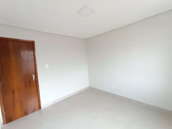 Imagem Apartamento de 3 Quartos com Suíte e DCE para Locação.